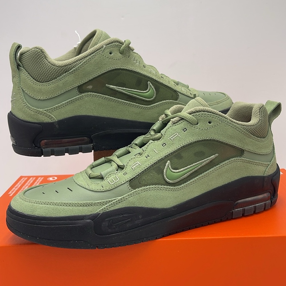 Nike Men’s Green Retro-Inspired Sneakers with Rugged Sole - Picture 9 of 16